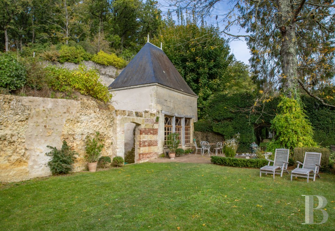 A château and its hamlet on the edge of a forest in the heights of a village near Amboise, In Indre-et-Loire - photo  n°4